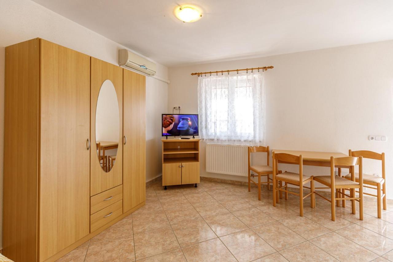 Ferienhaus Sascha In Porec Esterno foto